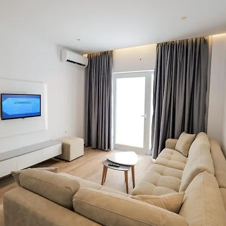 Ajlina Apartment Ksamil